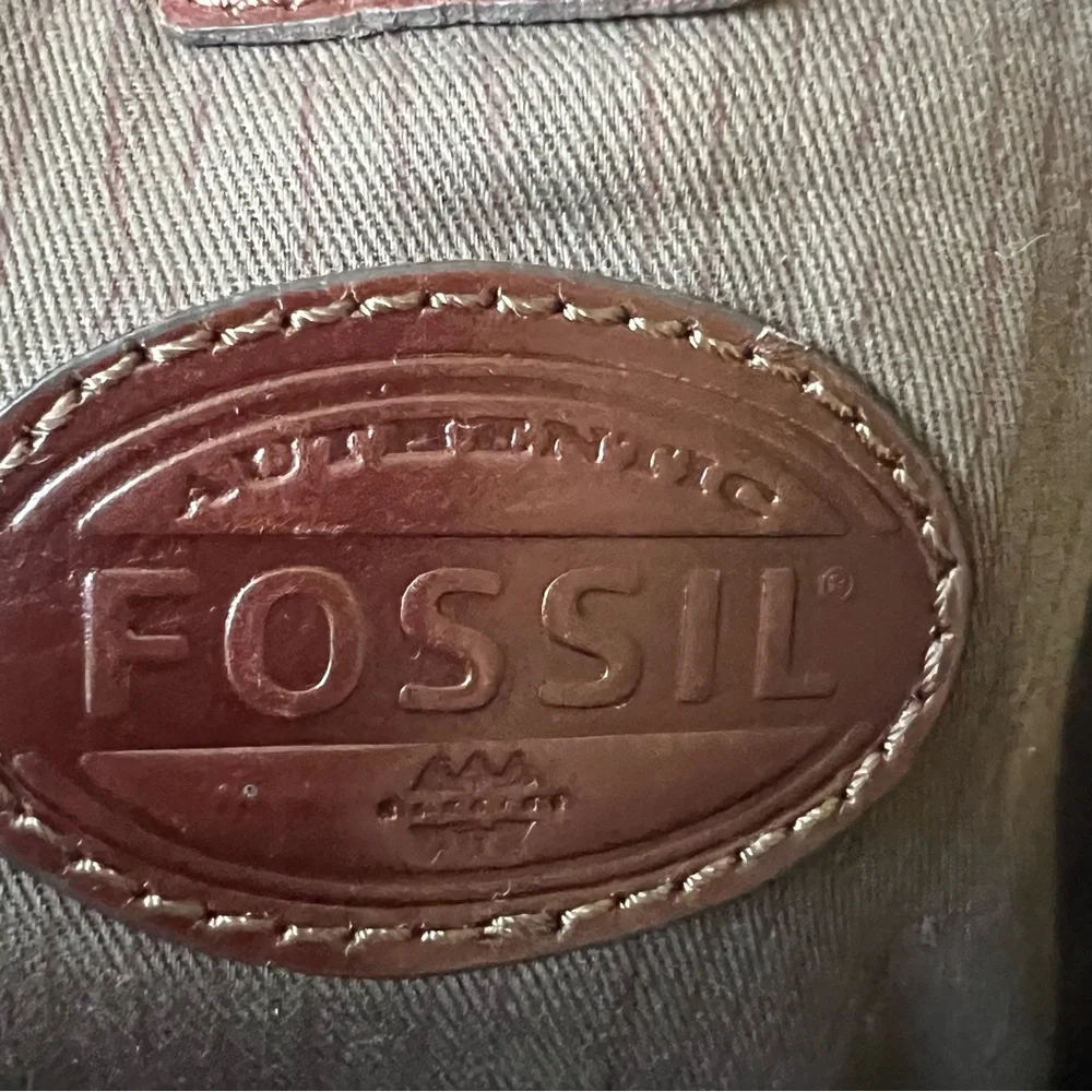 Fossil Distressed Brown Leather Messenger/Laptop Crossbody Bag Great Condition
